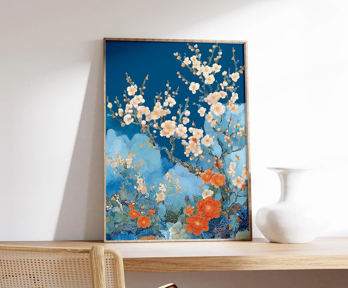 Plakat z kwiatami brzoskwini | Niebieska grafika ścienna z motywem kwiatowym | Ilustracja botaniczna w japońskim stylu