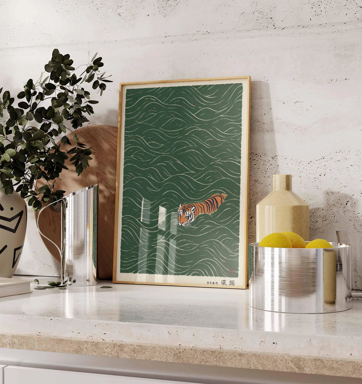 Japońska grafika z pływającym tygrysem, dekoracja ścienna w stylu vintage ukiyo-e, minimalistyczny plakat ze zwierzęciem, dekoracja z tygrysem inspirowana sztuką azjatycką